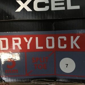 5mm xcel booties size 7 men new with box